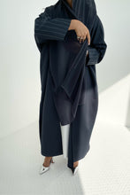 Load image into Gallery viewer, Oversized lines abaya

