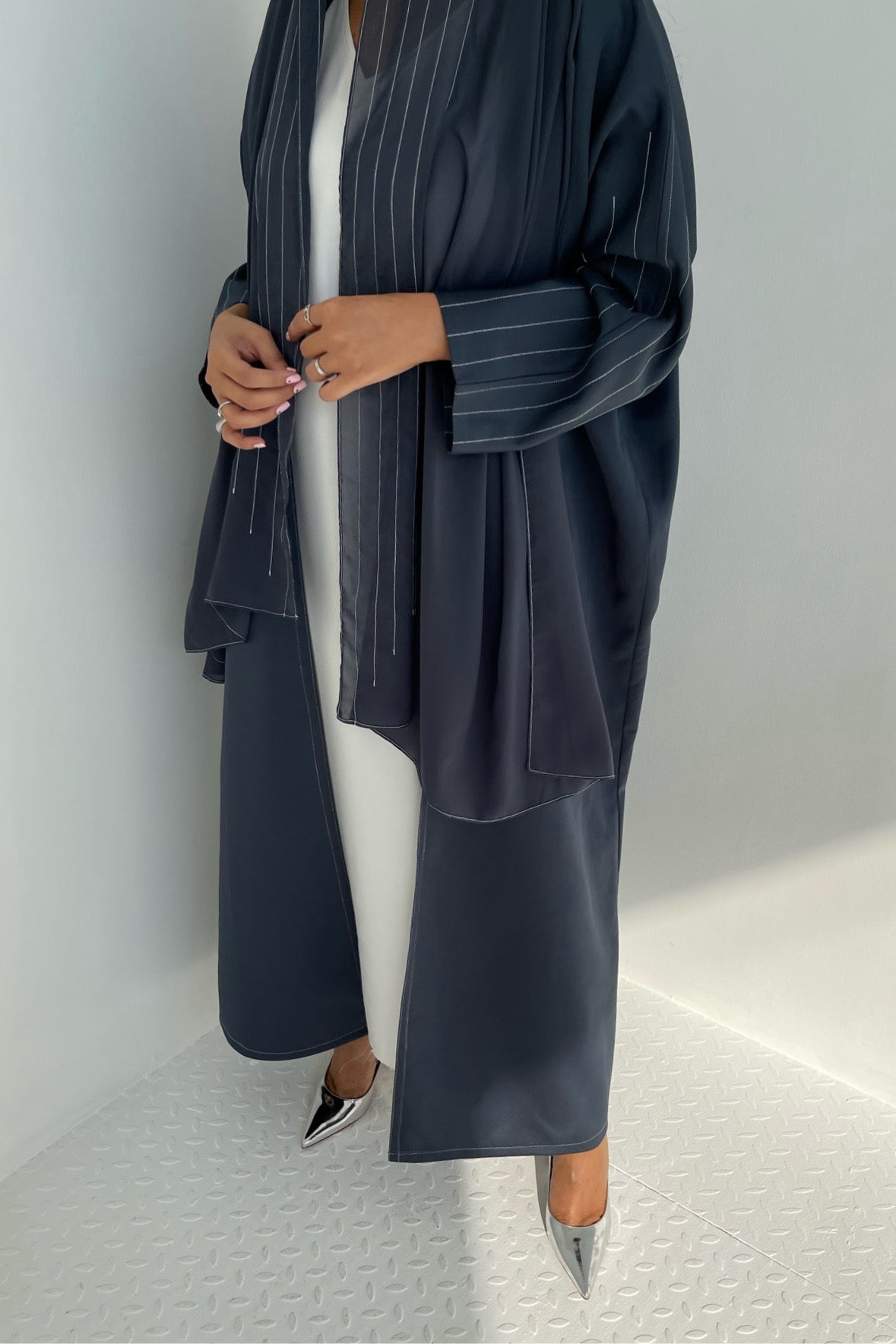 Oversized lines abaya